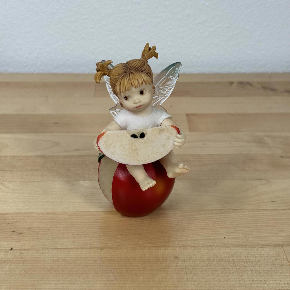 Fairy girl sitting on Apple apple of my‎ eye fairie enesco figurine VTG